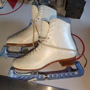 Riedell Genuine Leather Red Wing 320 White Women's 7.5 Moulded Ice Skates